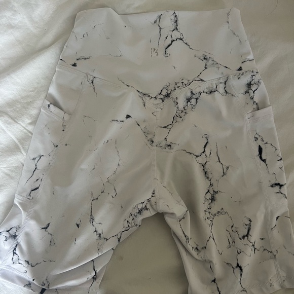 Buffbunny white marble limitless gym matching set - Picture 4 of 6